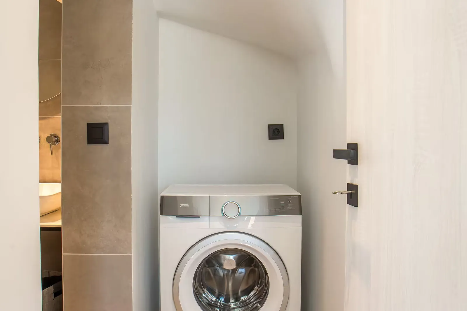 Laundry nook with washing machine